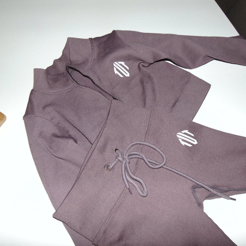 Tut Empire Cropped Long Sleeve Zip Top  and Legging – Size Small (Runs Small)